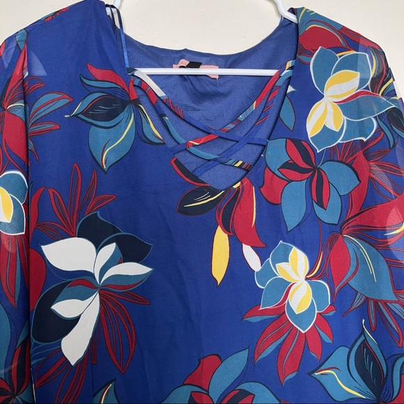 East Adeline 2X flower blouse - Picture 6 of 9
